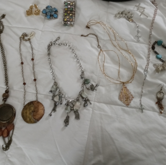 Jewelry - Picture 4 of 5